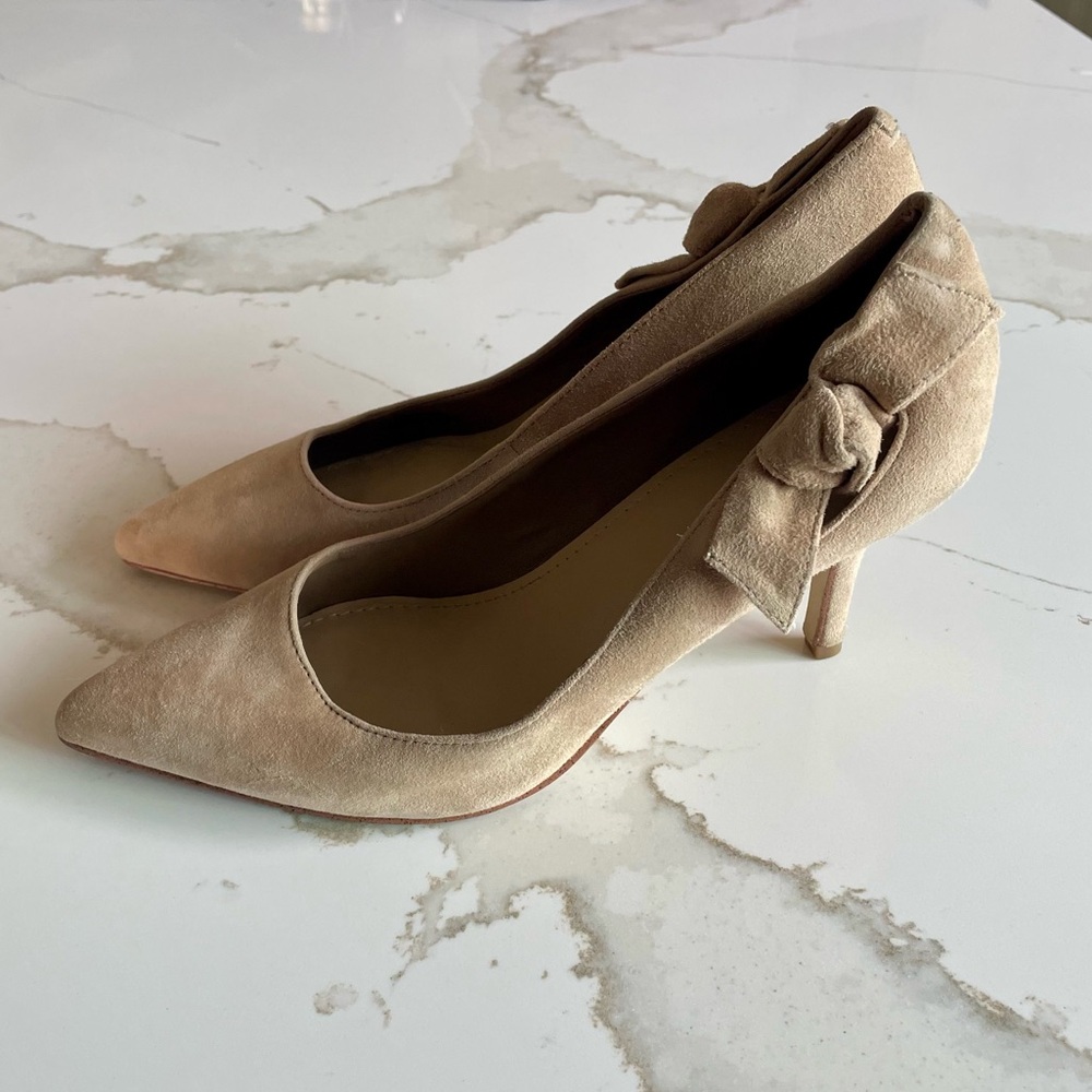 Marc Fisher Tan Heels with Bow Detail SIZE 7.5